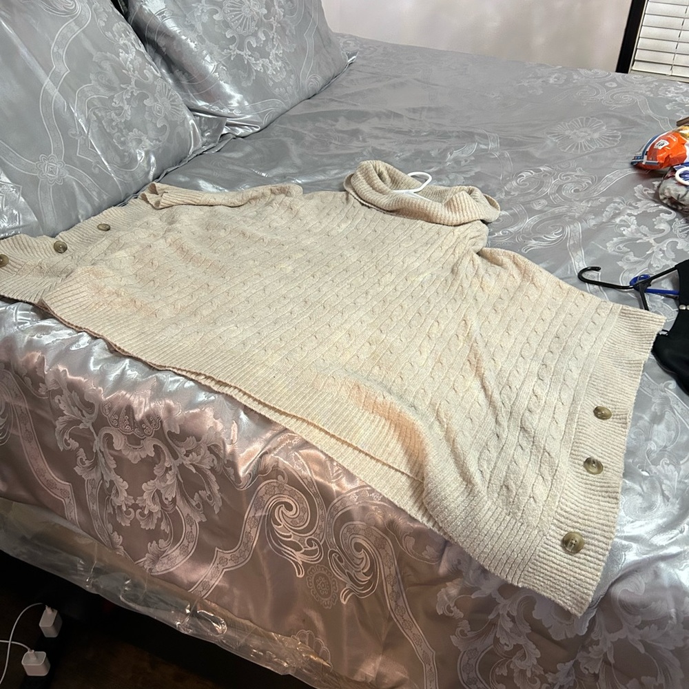 Sweater - Picture 5 of 5